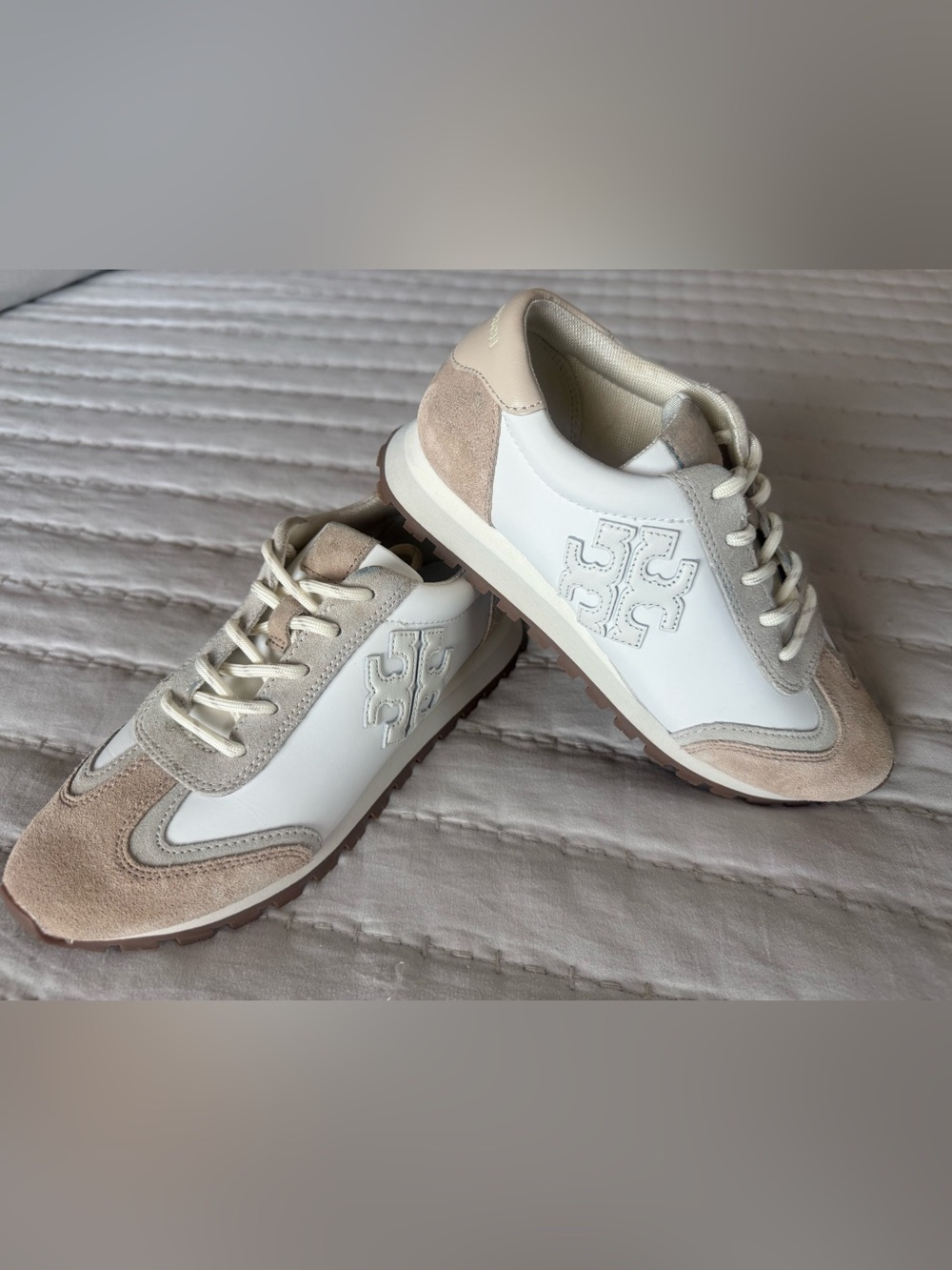 Tory Burch Hank Sneakers Snow White Beige Suede Leather 5.5. Never worn